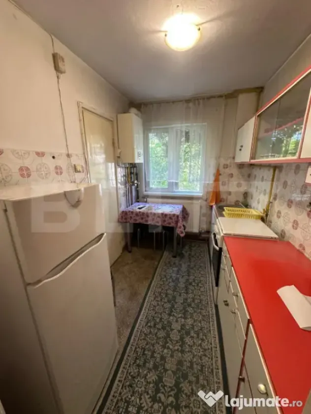 Apartament 3 camere decomandate, boxă, centrală, zona Prim