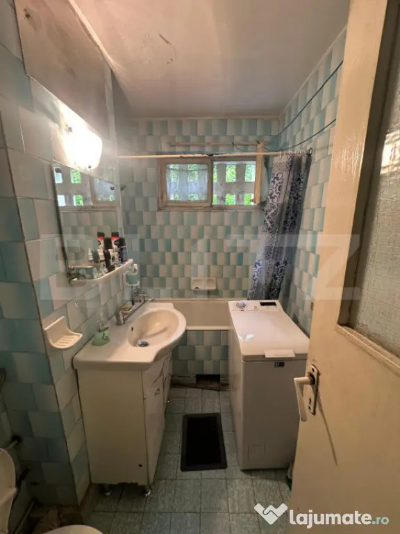 Apartament 3 camere decomandate, boxă, centrală, zona Prim