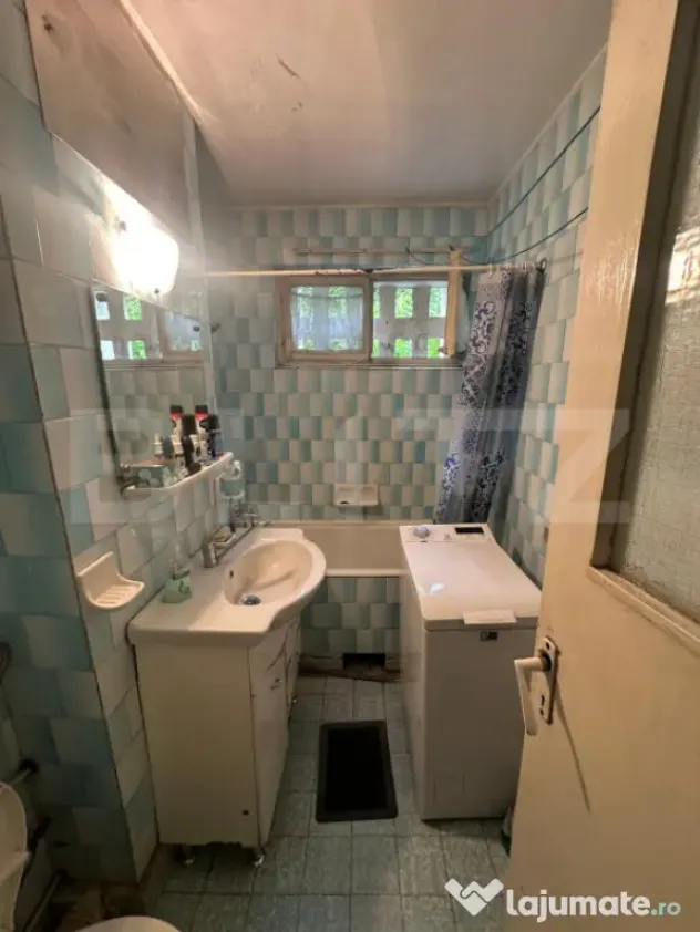 Apartament 3 camere decomandate, boxă, centrală, zona Prim
