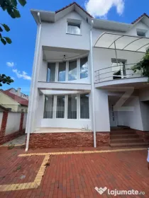 Casă de vânzare, 5 camere, 280 mp - Ultracentral, Bistriț