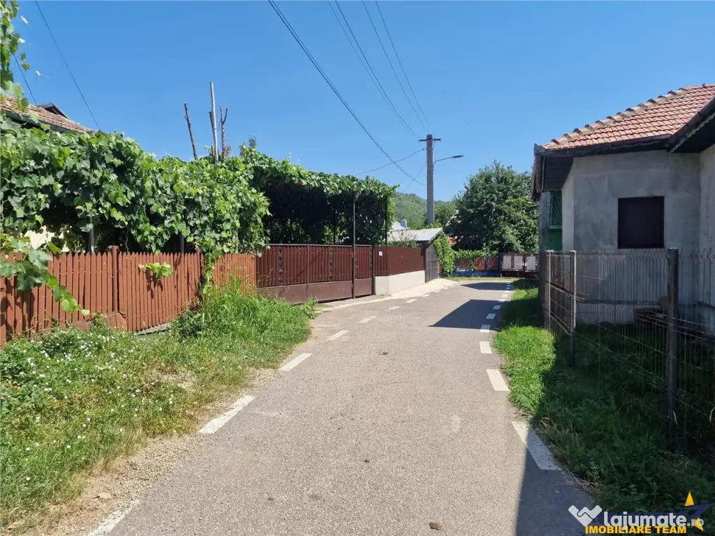 Casa traditionala, cu 2.000mp teren roditor, Izvoarele, Prah