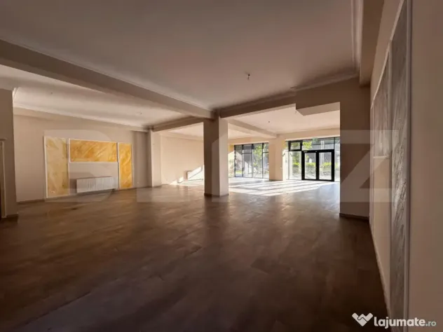 Spatiu comercial central,161 mp utili, open space, 2 locuri