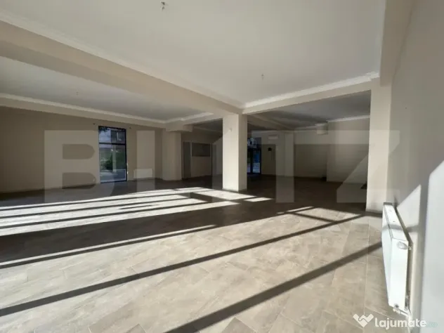 Spatiu comercial central,161 mp utili, open space, 2 locuri