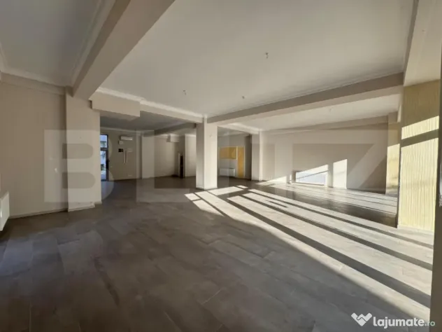 Spatiu comercial central,161 mp utili, open space, 2 locuri