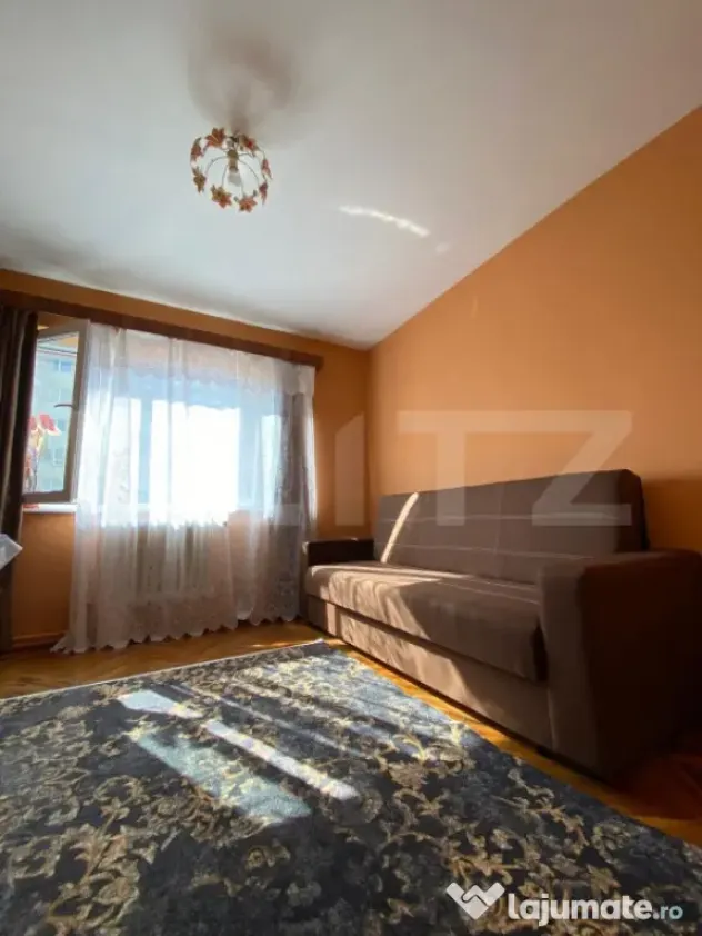 Apartament de 2 camere, 60 mp, decomandat, parcare, zona str