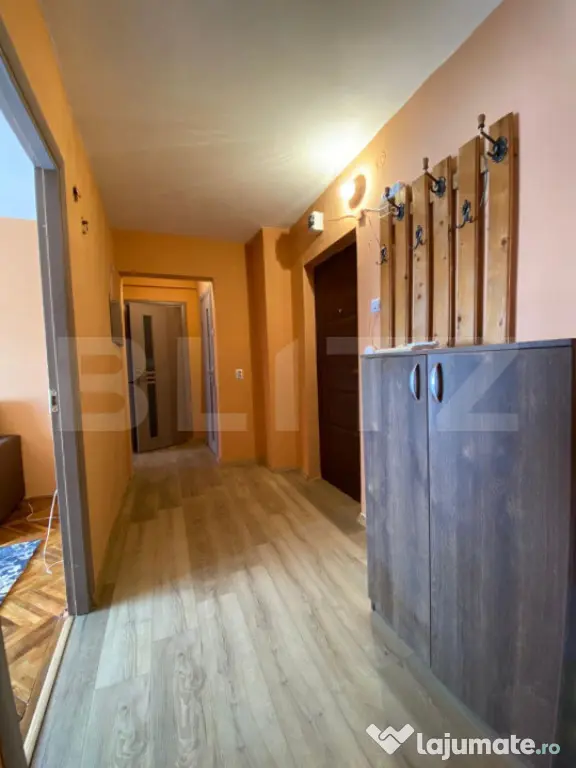 Apartament de 2 camere, 60 mp, decomandat, parcare, zona str