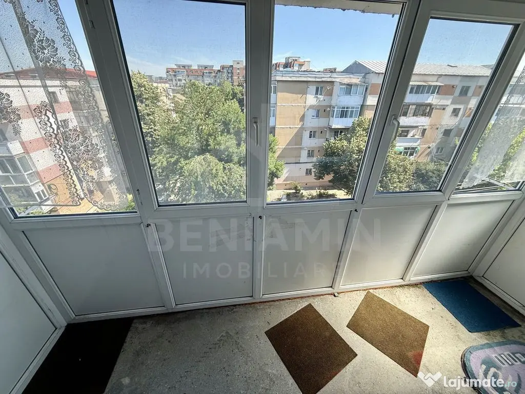 2 decomandate - centrala proprie - 53mp - 1980 - Rovine -...
