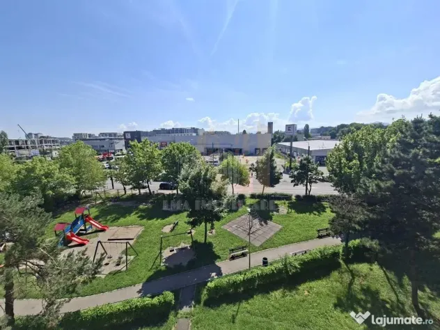 Camera de camin Tractorul Brasov vis a vis de Kaufland