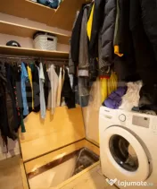 Casa la curte comuna, 3 camere, tavan înalt și terasă – 