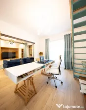 Casa la curte comuna, 3 camere, tavan înalt și terasă – 