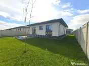 Casa moderna parter - 3 camere, 2 bai, 370 mp teren 