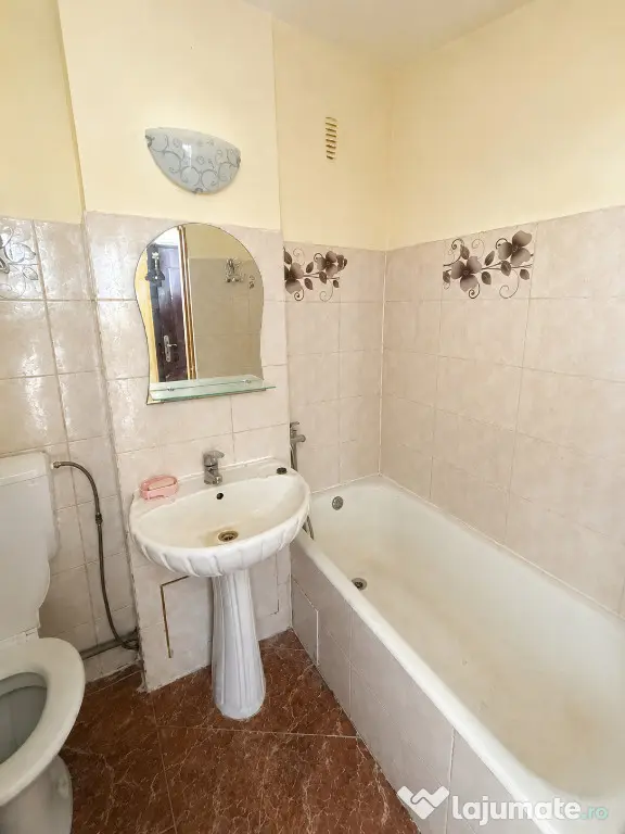 Racadau - Garsoniera de renovat, etaj 1/6, balcon generos!