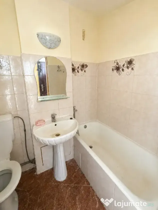 Racadau - Garsoniera de renovat, etaj 1/6, balcon generos!