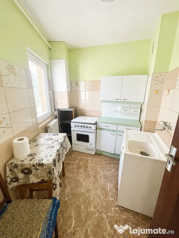 Racadau - Garsoniera de renovat, etaj 1/6, balcon generos!