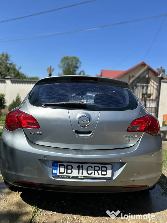 Vând Opel Astra J