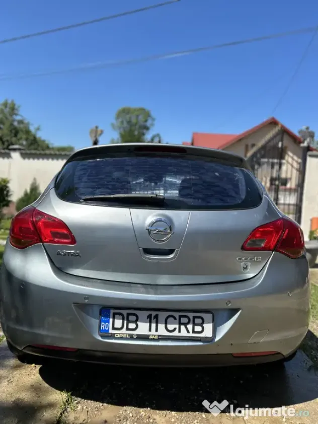Vând Opel Astra J