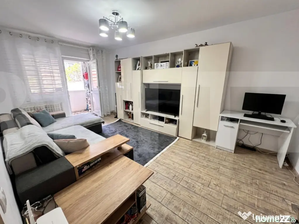 Apartament cu 3 camere decomandat - complet mobilat - zona M