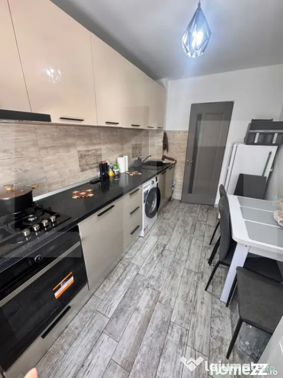 Apartament cu 3 camere decomandat - complet mobilat - zona M