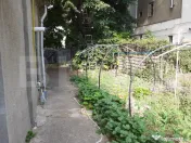 Teren de vanzare cu casa de 160 mp utili si 590 mp curte,