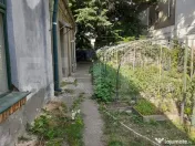 Teren de vanzare cu casa de 160 mp utili si 590 mp curte,
