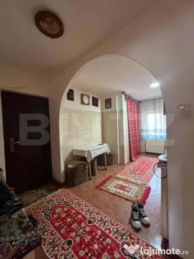 Apartament 4 camere cu potențial, 79 mp, parter, zonă apre
