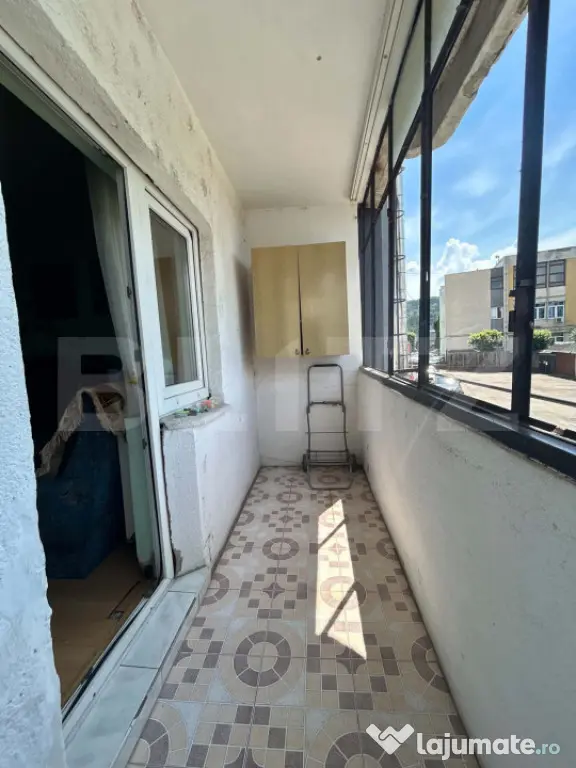 Apartament 4 camere cu potențial, 79 mp, parter, zonă apre