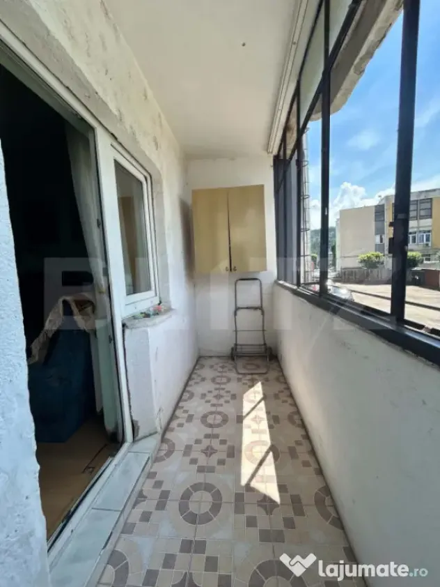 Apartament 4 camere cu potențial, 79 mp, parter, zonă apre