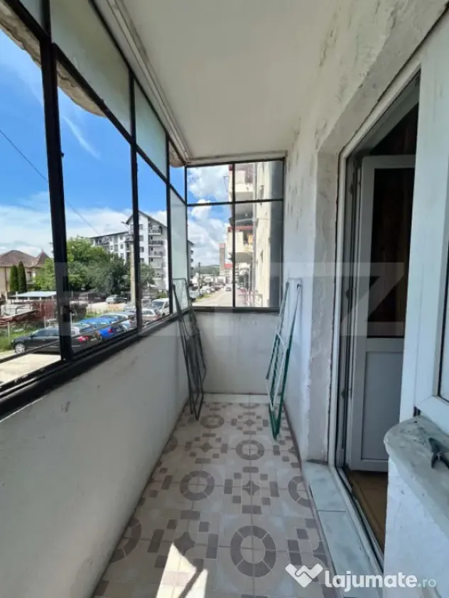 Apartament 4 camere cu potențial, 79 mp, parter, zonă apre