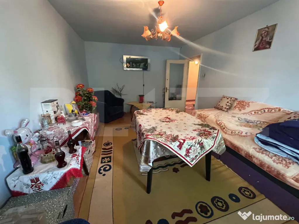 Apartament 4 camere cu potențial, 79 mp, parter, zonă apre