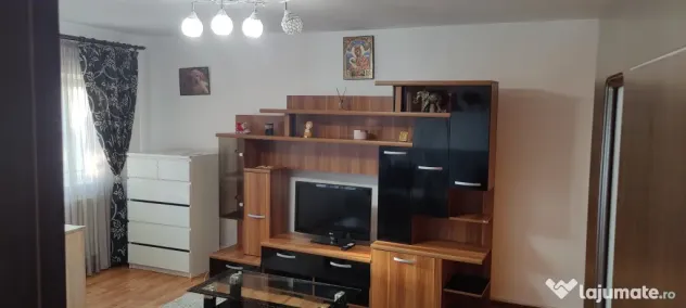 Apartament cu două camere de închiriat