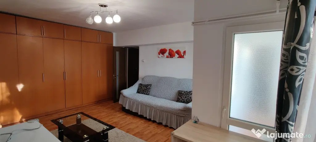 Apartament cu două camere de închiriat