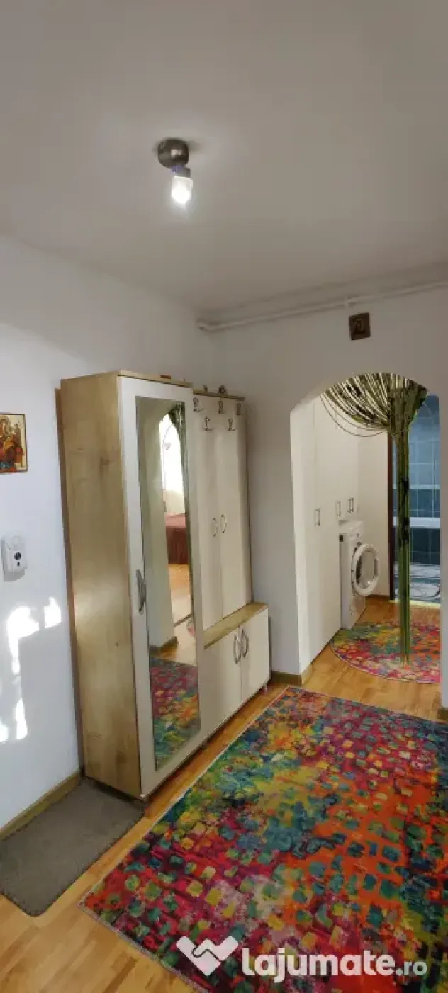 Apartament cu două camere de închiriat