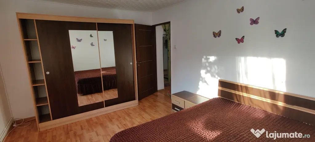 Apartament cu două camere de închiriat