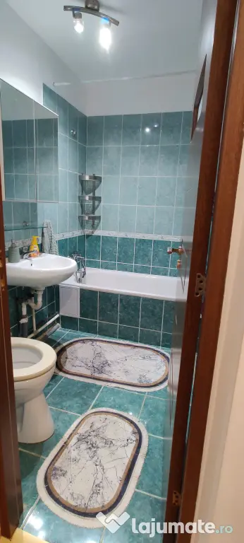 Apartament cu două camere de închiriat