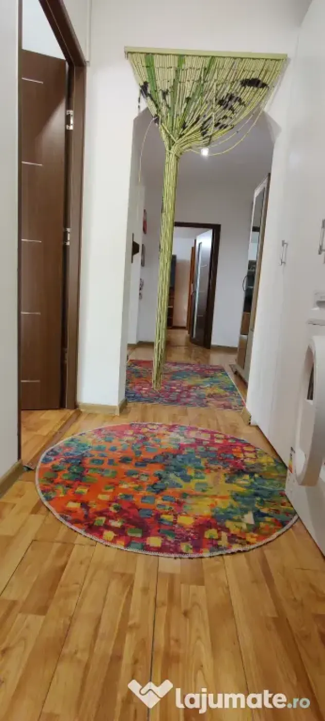 Apartament cu două camere de închiriat