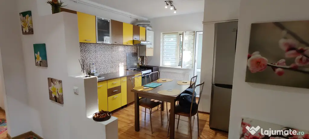 Apartament cu două camere de închiriat