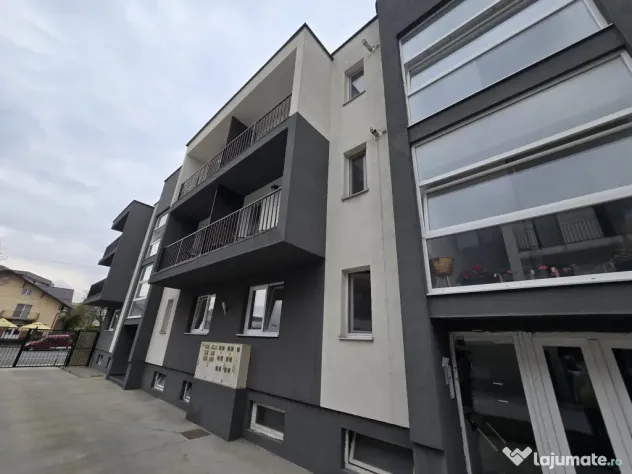 Vand apartament cu 3 camere