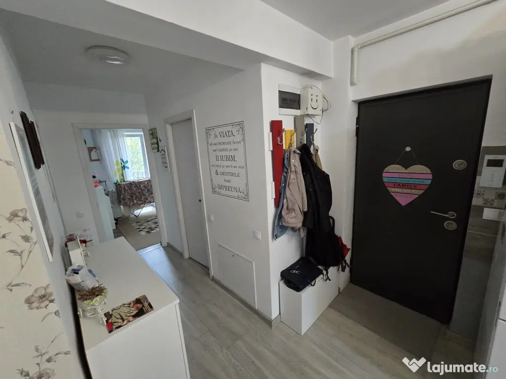 Vand apartament cu 3 camere