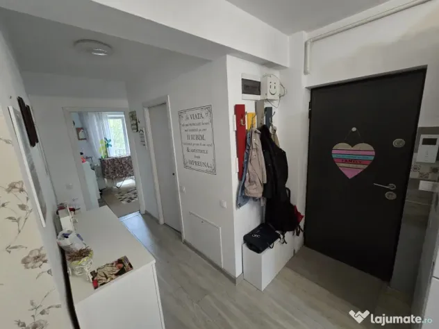 Vand apartament cu 3 camere