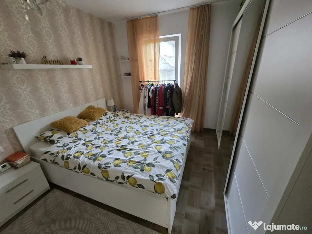 Vand apartament cu 3 camere