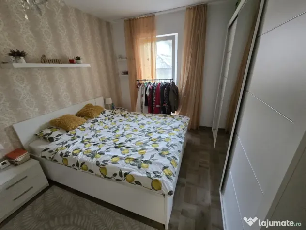 Vand apartament cu 3 camere