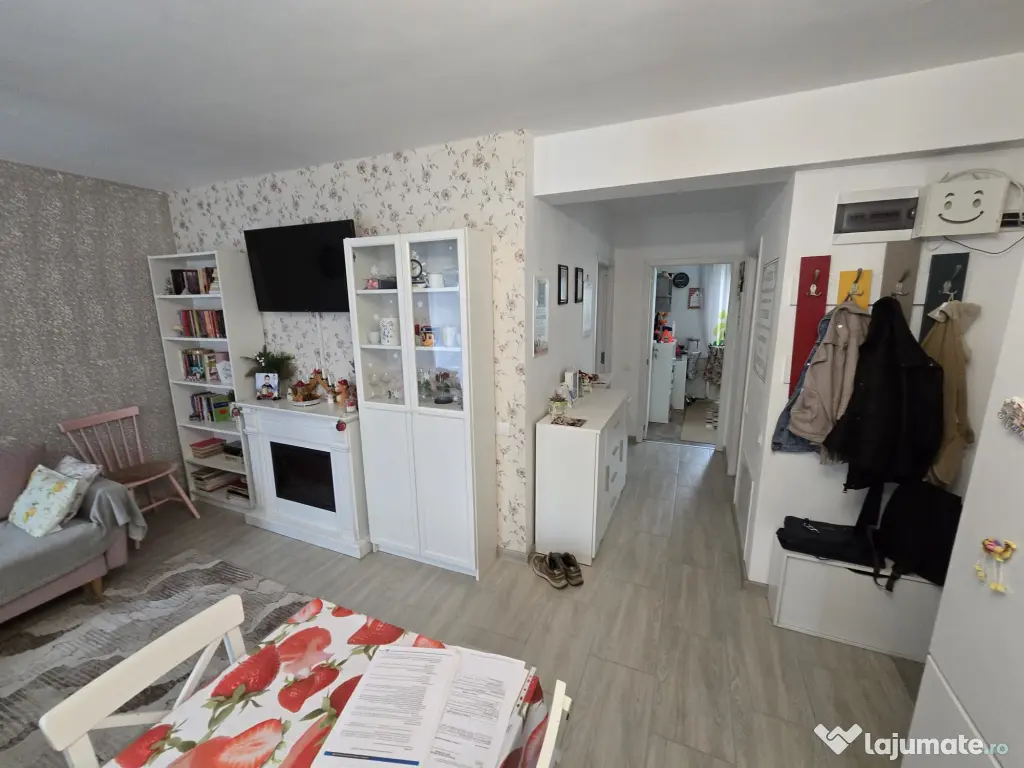 Vand apartament cu 3 camere