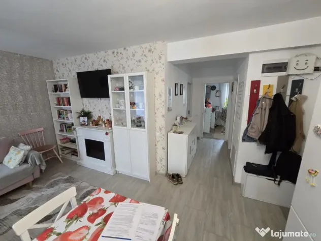 Vand apartament cu 3 camere