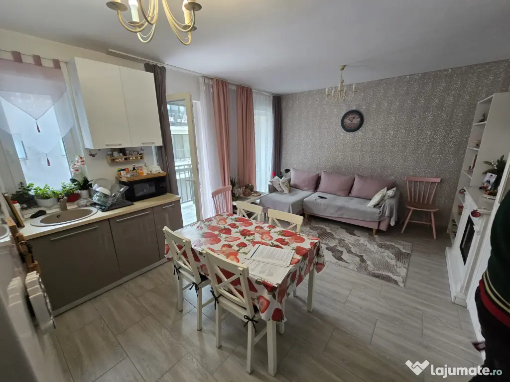 Vand apartament cu 3 camere