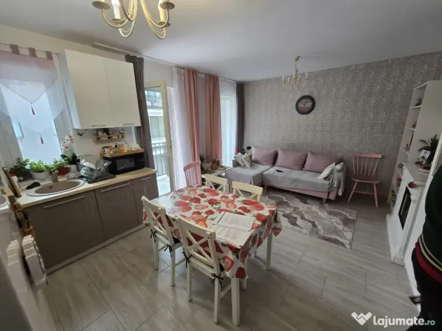 Vand apartament cu 3 camere