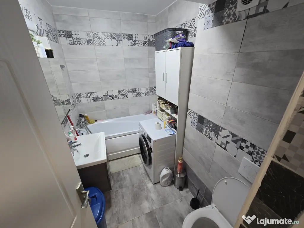 Vand apartament cu 3 camere