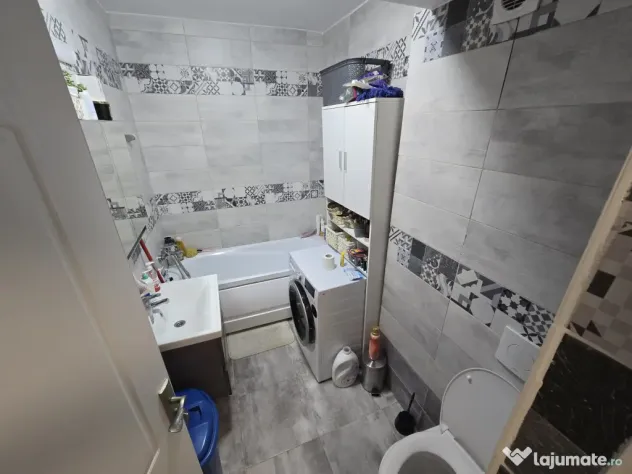 Vand apartament cu 3 camere