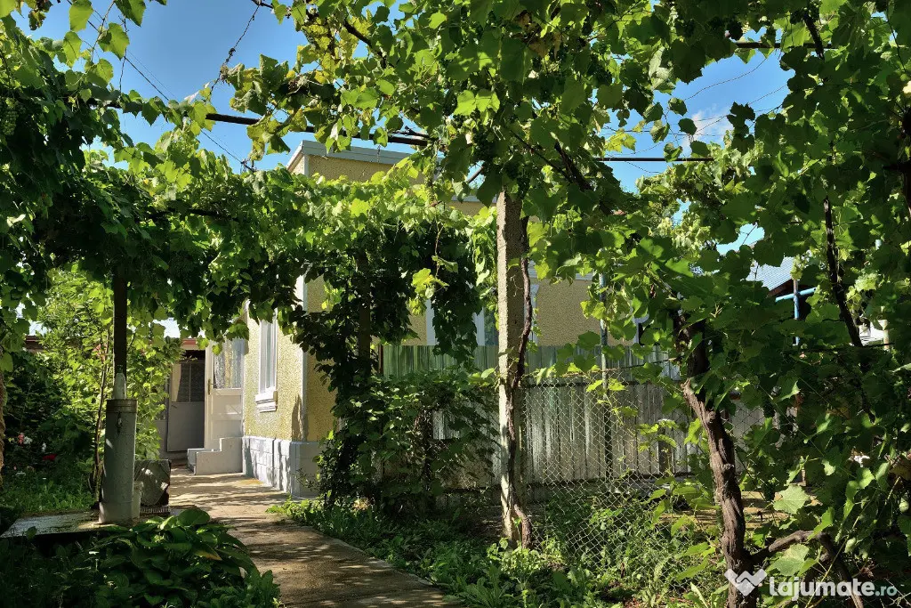 Vând casă și terenul aferent in Roznov, Neamt