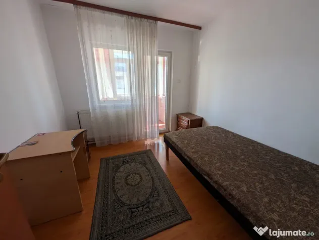 De închiriat 3 camere Piata Sud