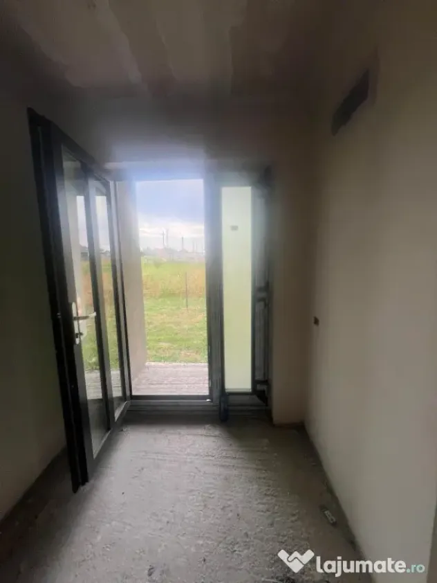 VÂNZARE CASĂ AGIGEA LA LAC
